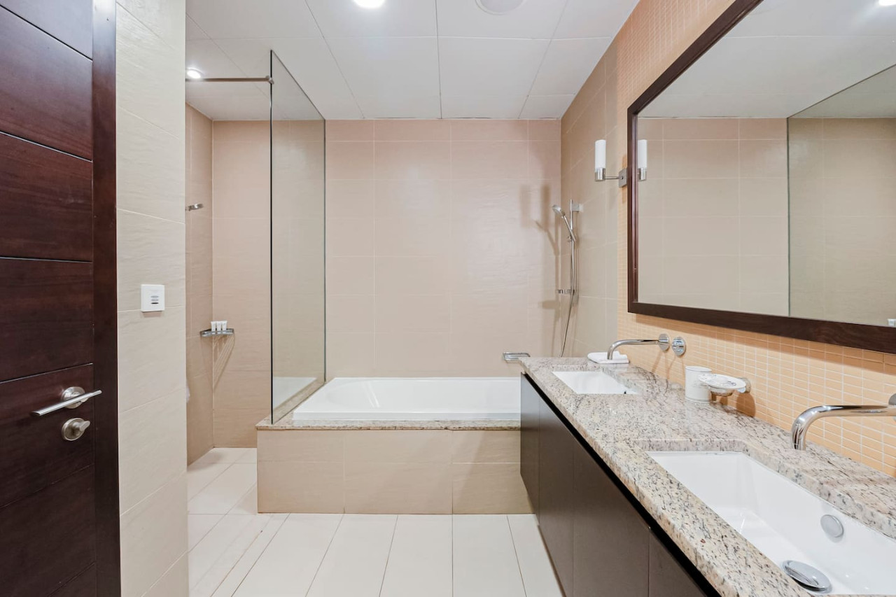 2 BD Tiara Palm Views, Beach & Pool, Amazing views — photo 15